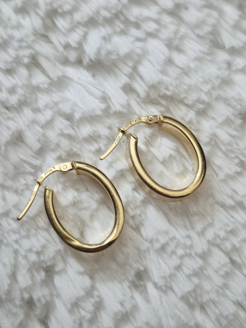 Vintage 18k Yellow Gold Oval Hoop Earrings
